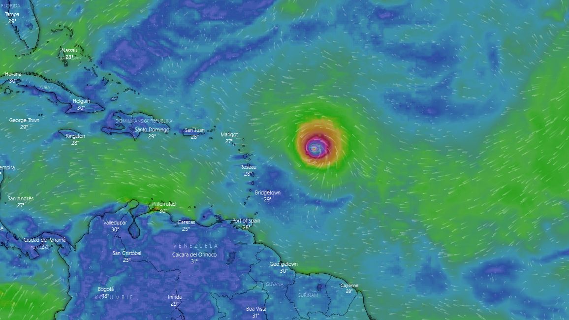 Bouře Sam už zesílila na hurikán